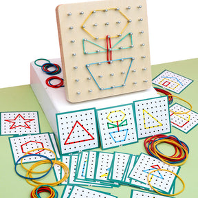 Brinquedo Montessori Geométrico em Madeira – Tabuleiro Educativo com Cartas e Elásticos Coloridos