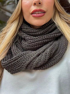 Cachecol Feminino de Tricô em Lã com Duas Voltas