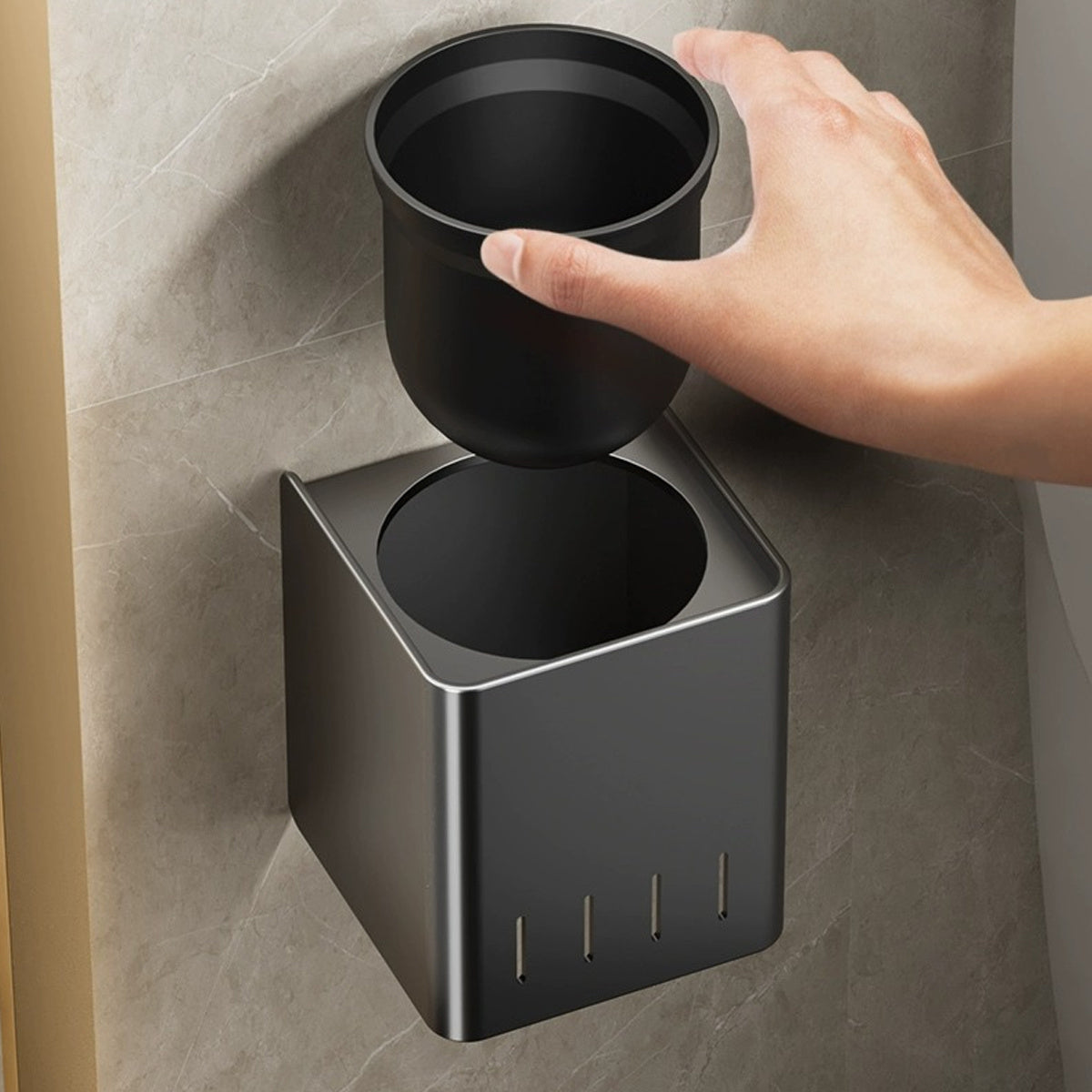 Escova Sanitária com Suporte de Parede – Design Inoxidável para Limpeza de Banheiro